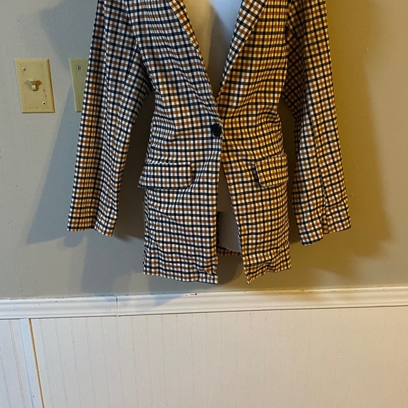 Blazer - Picture 3 of 5